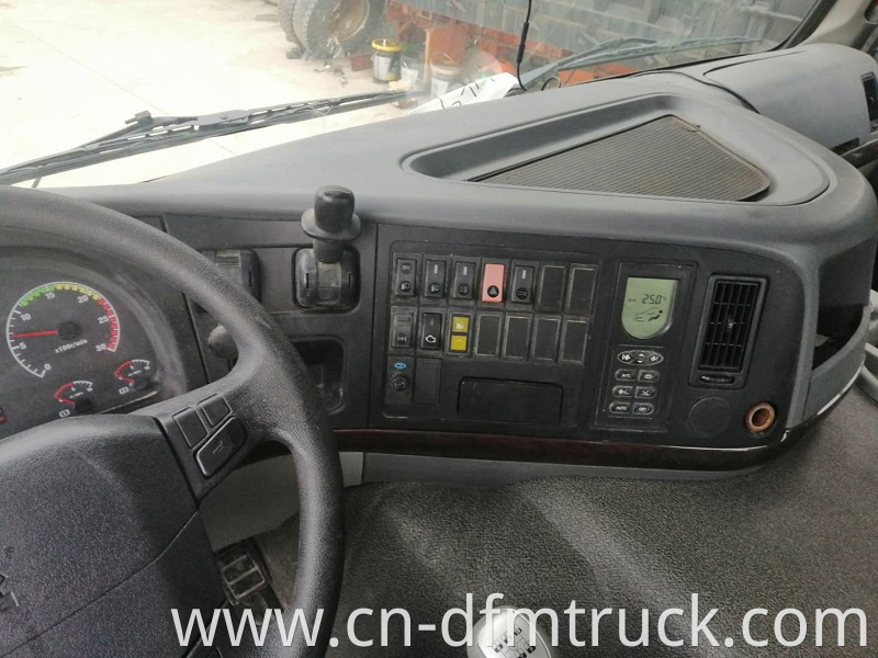 336hp 4x2 Howo Tractor Head Truck 12